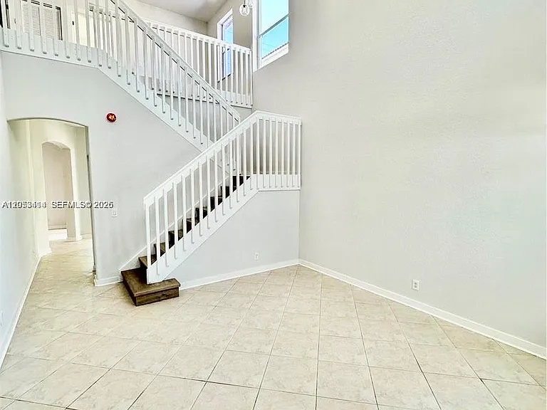 4946 SW 38th Way — Photo 2