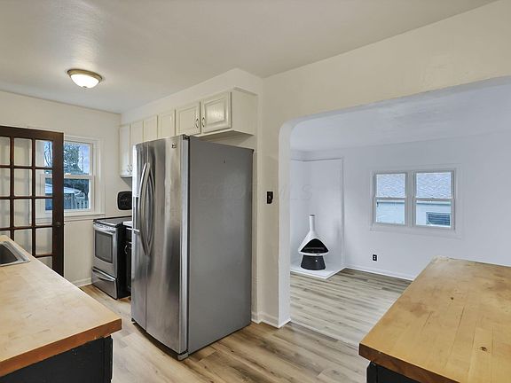 3rd image of 142 Rosslyn Ave