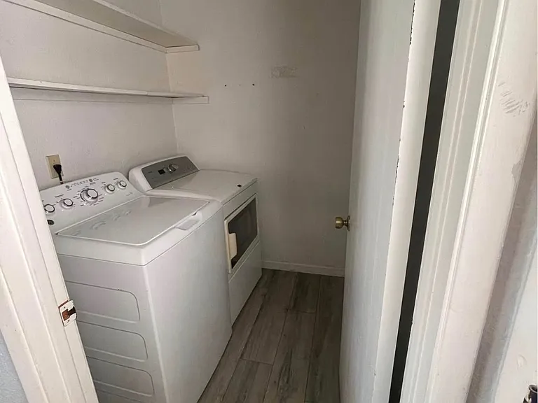 112 E Indigo St — Photo 4