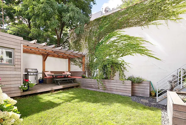 Sold by Compass | media 9