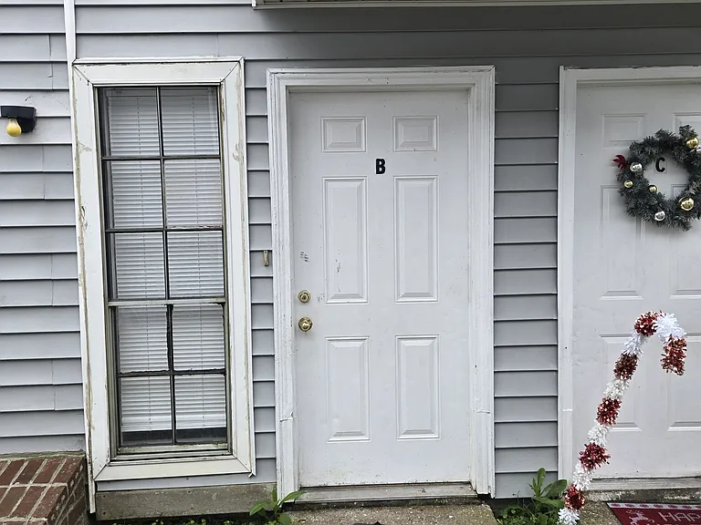 120 Oak Ridge Ave #B — Photo 2