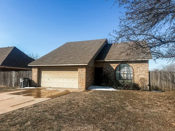 2320 NE 9th St, Lawton, OK 73507
