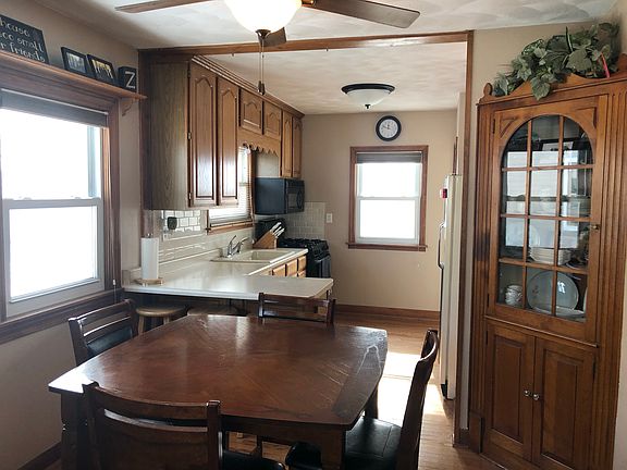 dining room into kitchen