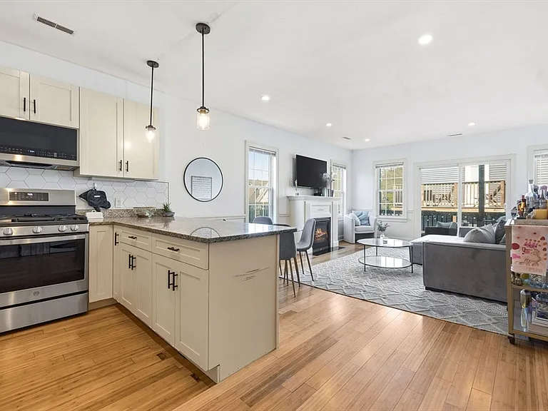 118 Saxton St #3 — Photo 3