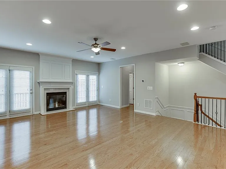 2801 Loftview Sq — Photo 11