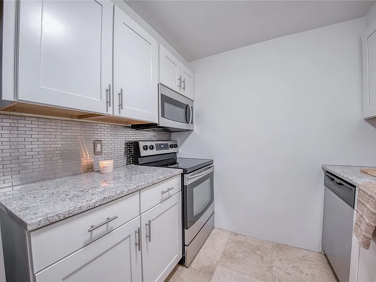 320 Fort Duquesne Blvd #10B — Photo 18