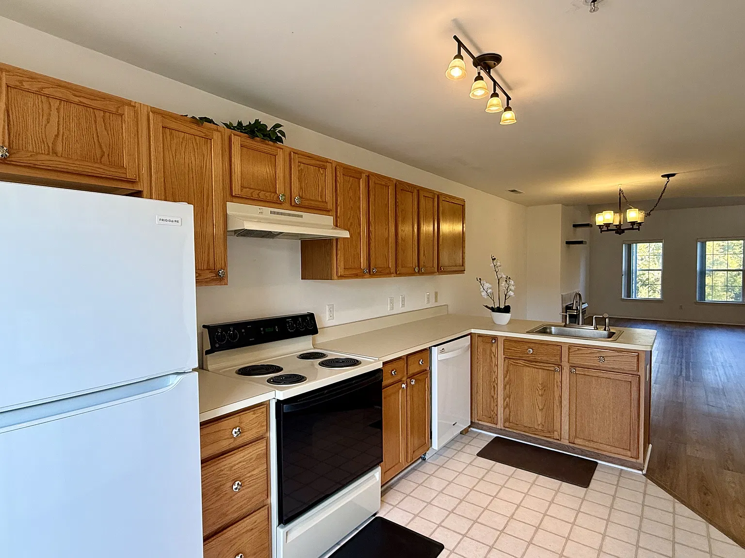 1870 Lindsay Lane - 1 — Photo 4