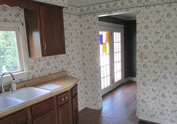 3rd image of 1802 Meighen Ave
