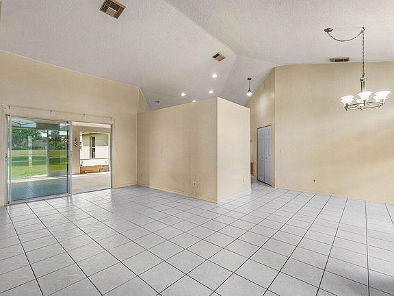 3rd image of 1752 SW Lexington Drive