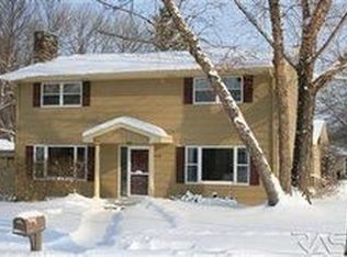 2500 W Nicole Dr, Sioux Falls, SD 57105