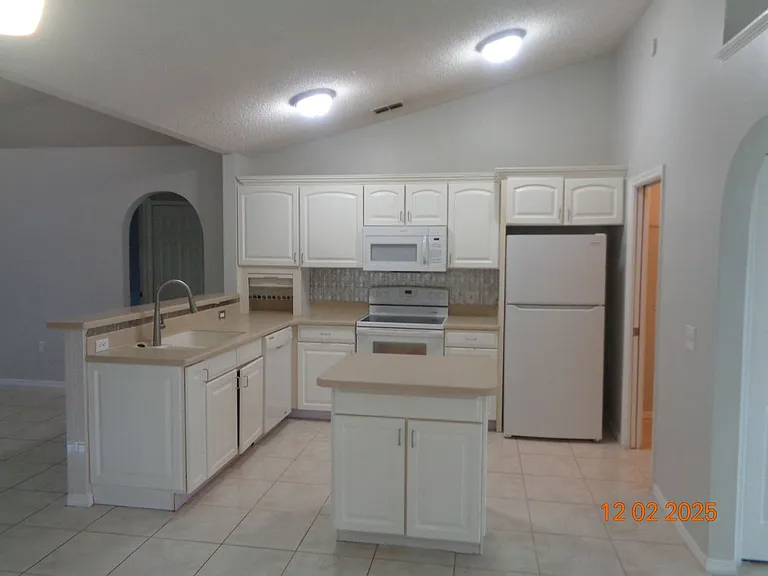 2610 Groveland Ave — Photo 8