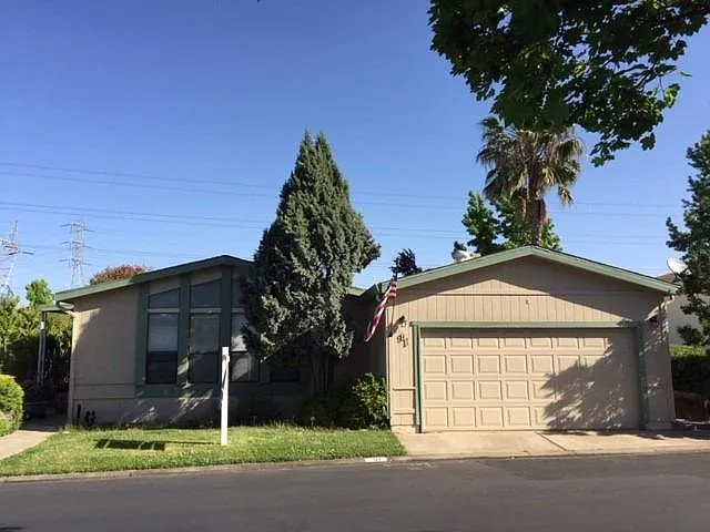 91 Hancock Dr photo 1