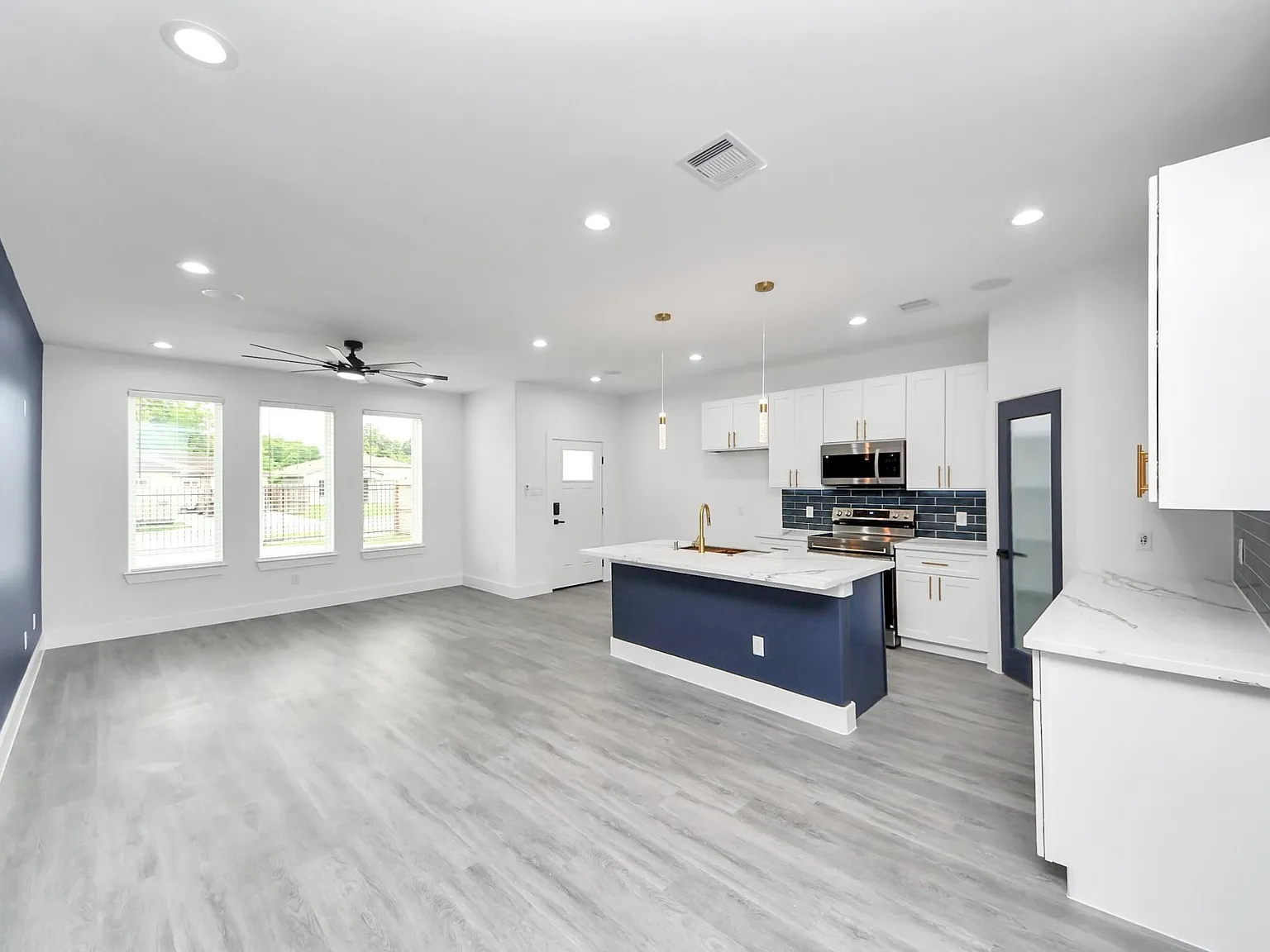3 bed, 2.0 bath, $1,900 — Photo 3