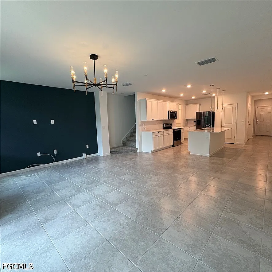 3 bed, 2.5 bath, 1831 sqft, $2,100 — Photo 3