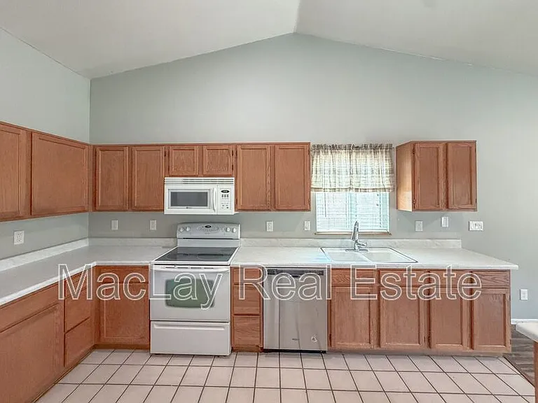 2934 E Blackhawk Dr — Photo 16