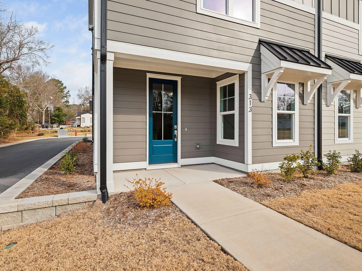 3 bed, 2.5 bath, $1,995 — Photo 2