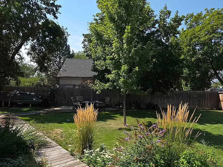 823 Hazel St — Photo 9