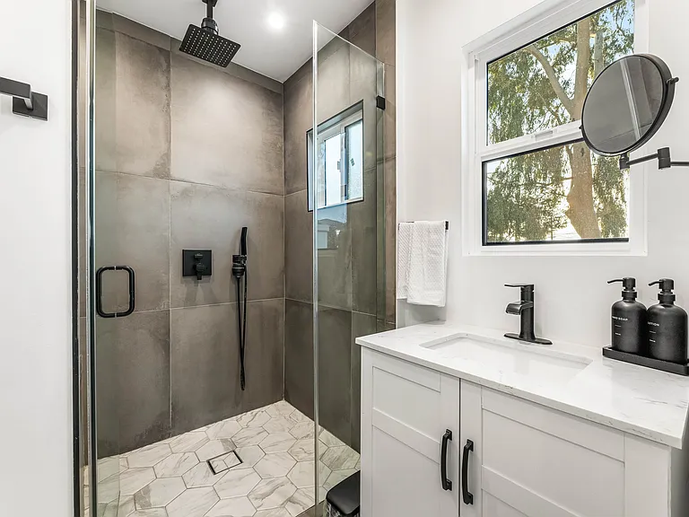1400 N Orange Dr — Photo 22