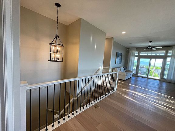 4th image of 225 N Queensland Ct