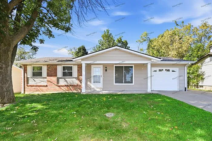 3 bed, 1.5 bath, 1064 sqft, $1,920 — Photo 1