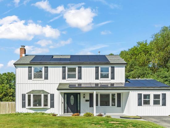 21 Paddock Ln, Willingboro, NJ 08046