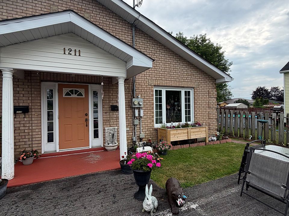 2nd image of 1211A Notre Dame St #1211B