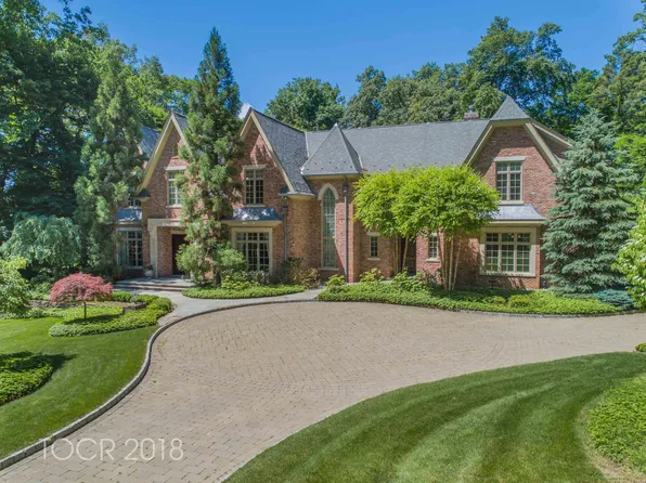 15 Woodfield Ln, Saddle River, NJ 07458