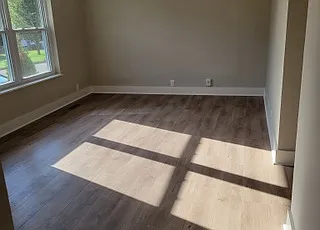 348 Kingview Dr — Photo 3