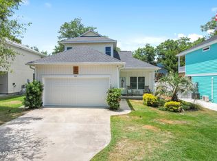 151 NE 11th St, Oak Island, NC 28465