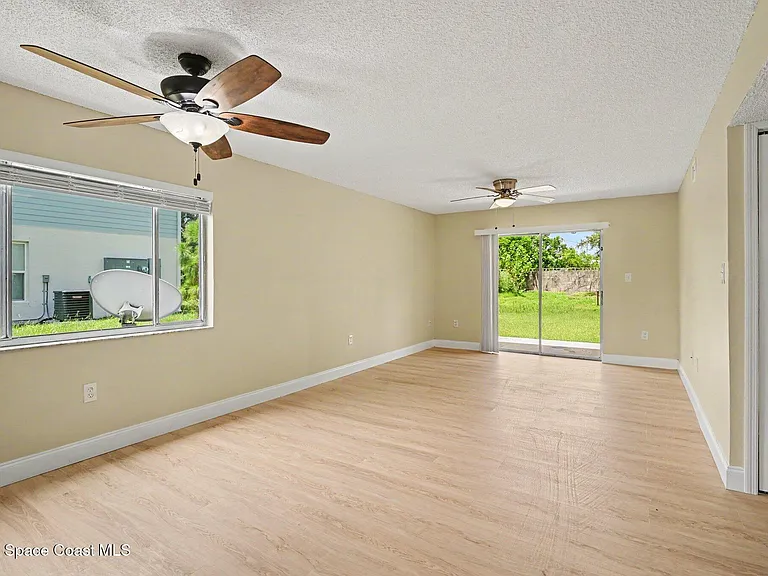 2294 Fox Hollow Dr — Photo 5