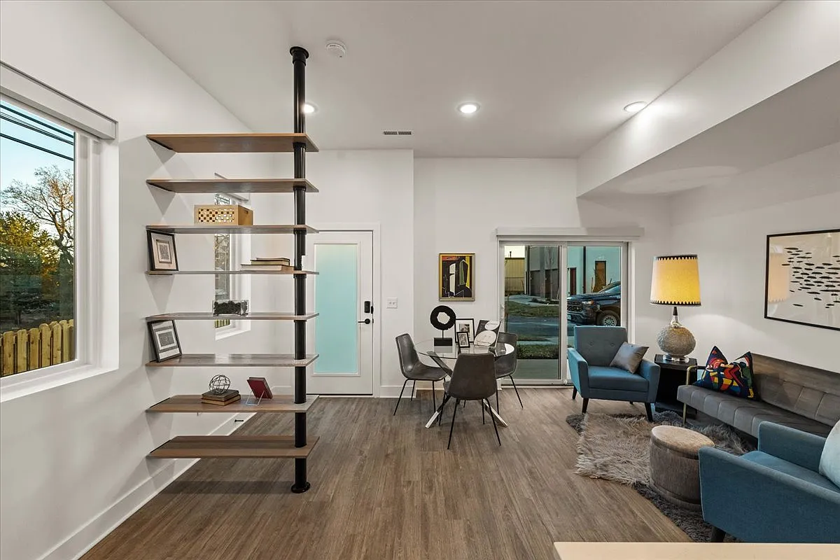 3 bed, 2.5 bath, 1600 sqft, $2,675 — Photo 3