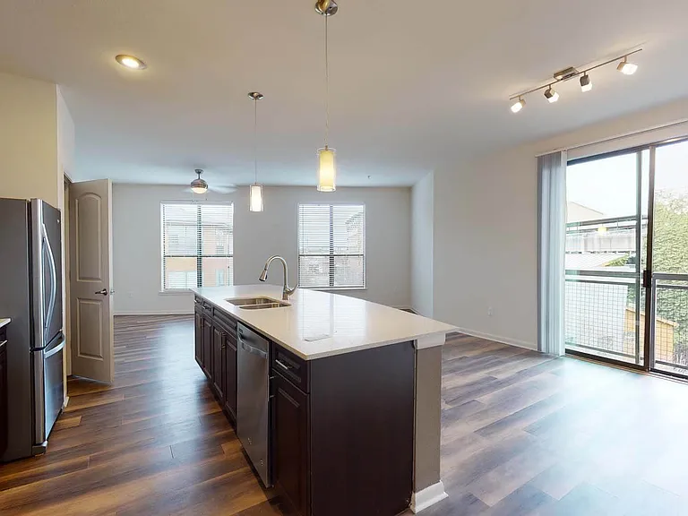 Residences at the Domain — Photo 84