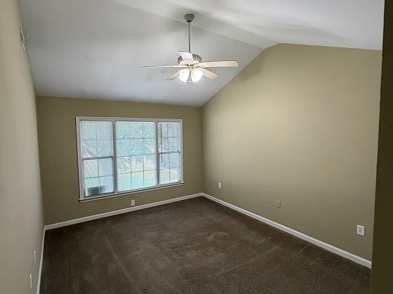 334 W Pointe Dr — Photo 13