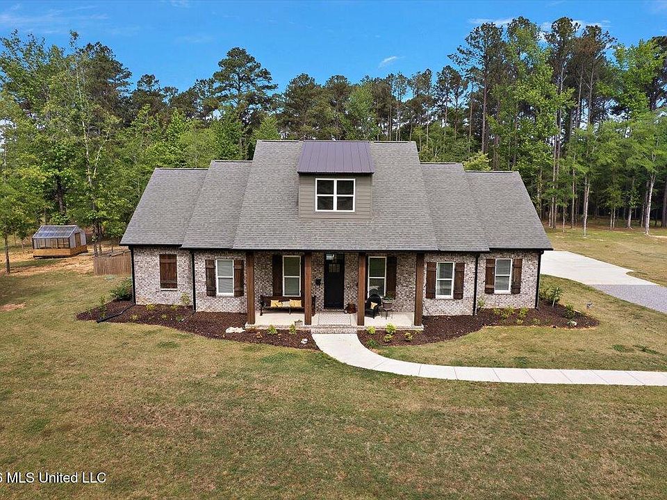 1st image of 118 Cedar Ridge Dr