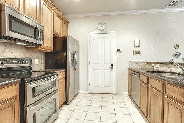 8712 Paradise Dr — Photo 9