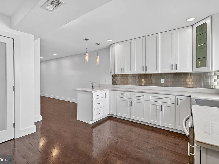 2218 16th St NE — Photo 7