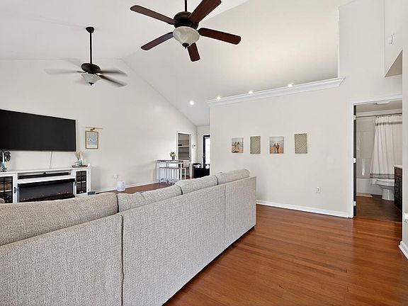 5th image of 241 Golden Cir