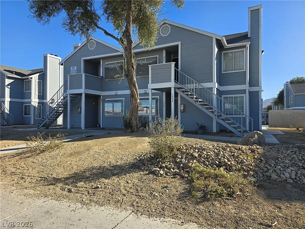 2 bed, 1.0 bath, 3212 sqft, $950 — Photo 1