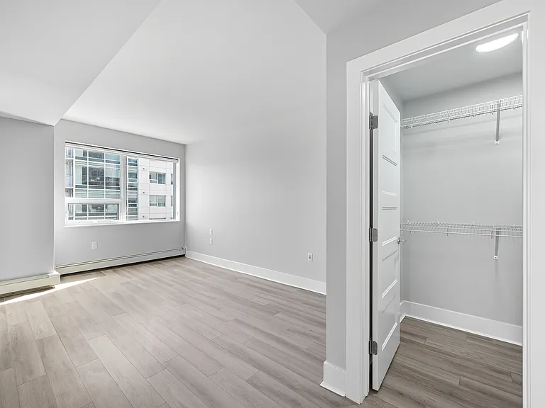 15 Kings Wharf Pl #602 — Photo 15