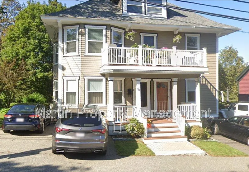 64 High St #B