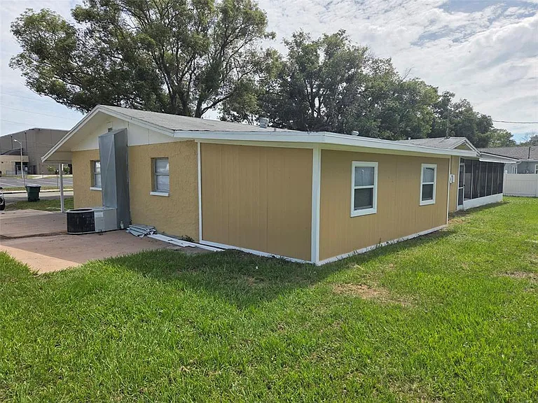 38300 Henry Dr — Photo 3