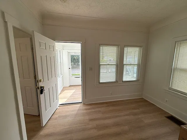 2 bed, 1000 sqft, $1,390 — Photo 4