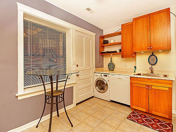 5th image of 1431 W Leland Ave #G