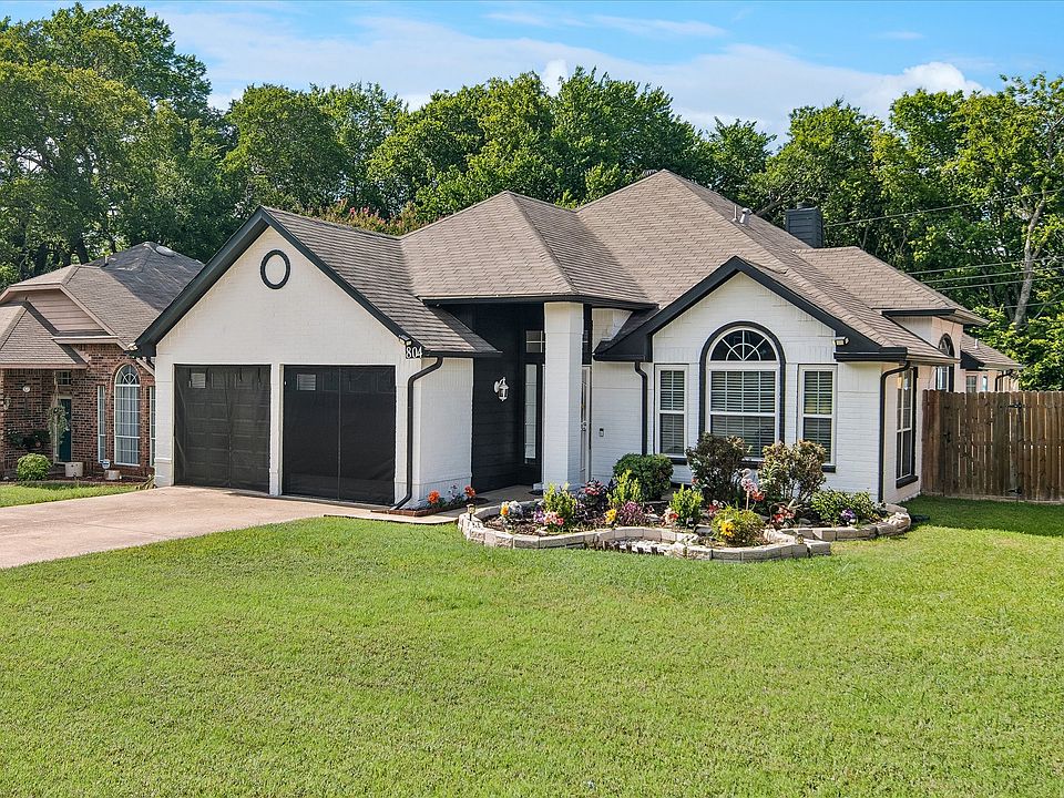 1st image of 804 Clover Hill Ln