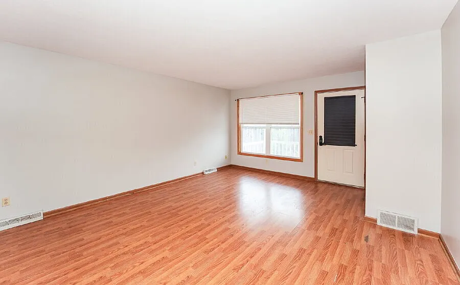 3-Bedroom Rear Duplex Unit with Central Air and In-Home Laundry in Parma (Welcome Section 8) — Photo 4