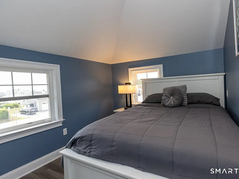 57 Swan Ave — Photo 17