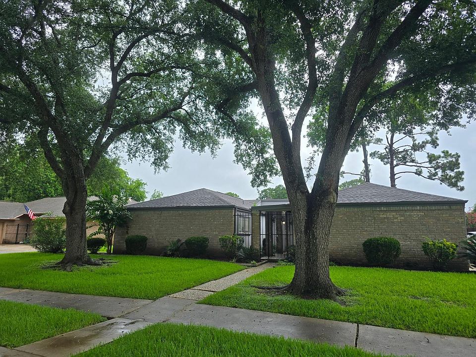 1st image of 2302 Quail Valley East Dr