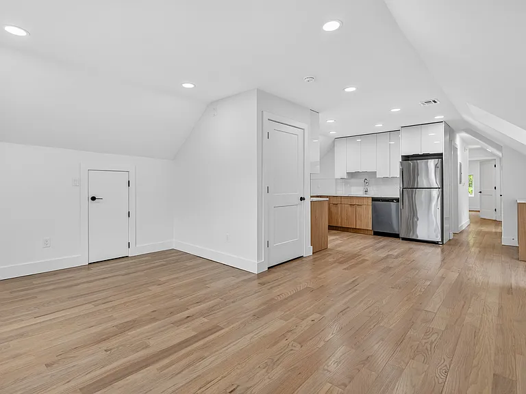 46 Hudson Ave #C — Photo 3