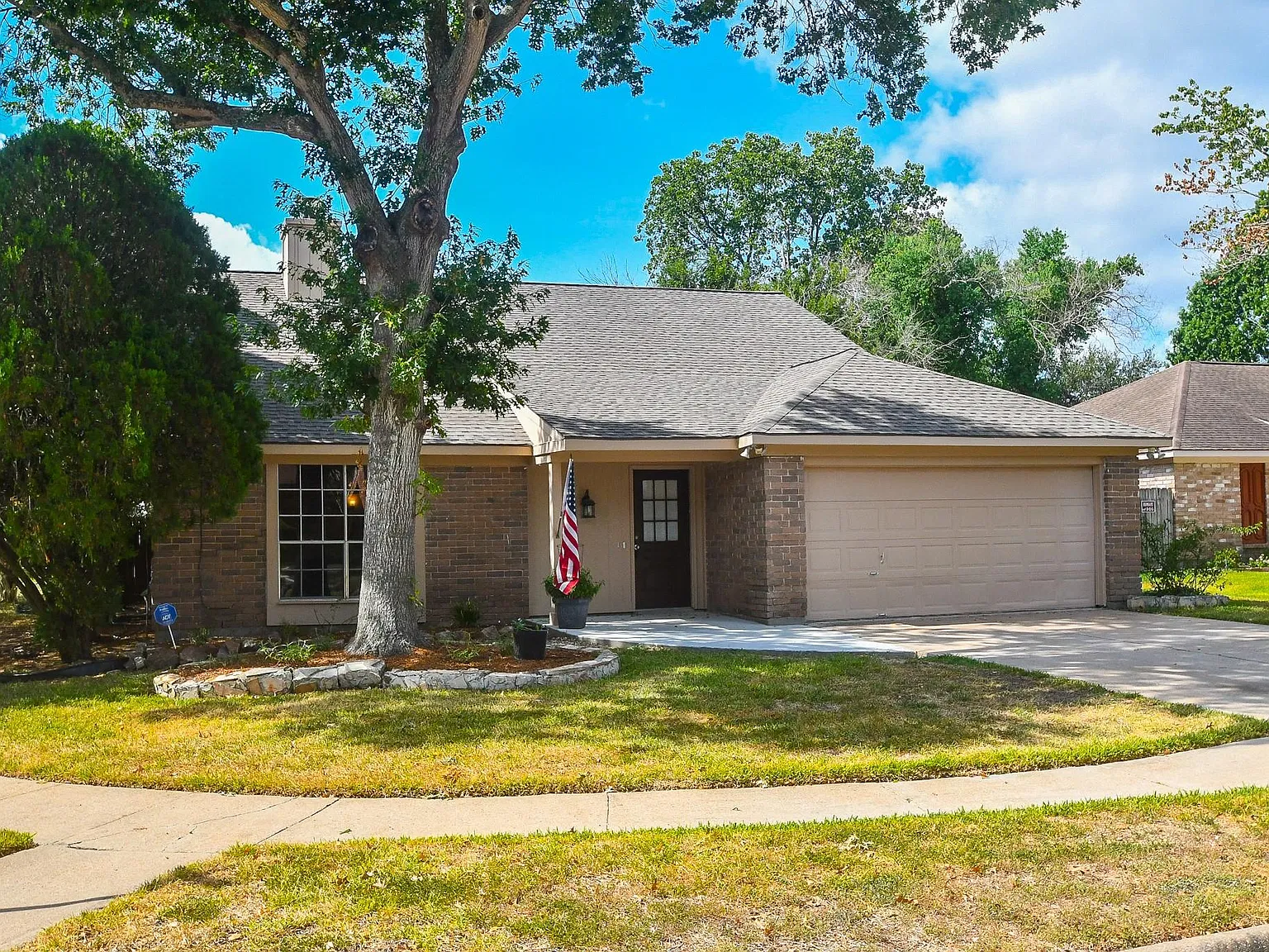 3 bed, 2.0 bath, 1696 sqft, $2,000 — Photo 4