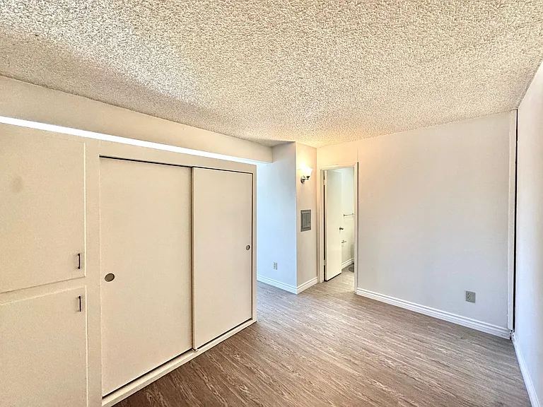 7821 Linda Vista Road — Photo 5